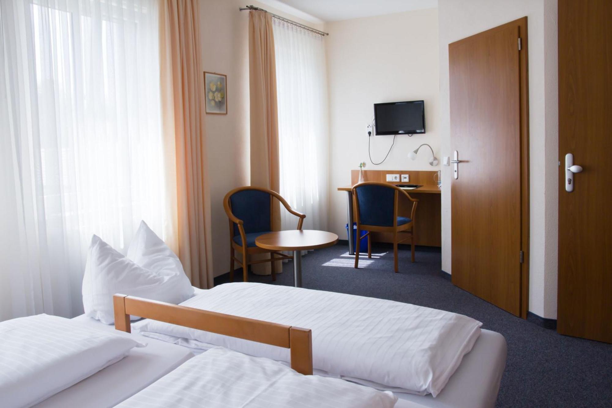 Gaestehaus Zur Kurve Zirndorf Room photo